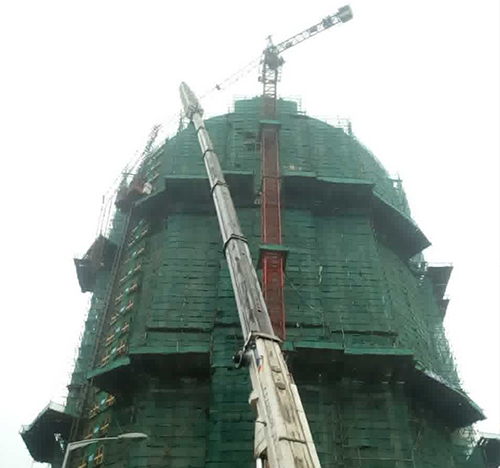 大名吊车在工地上作业